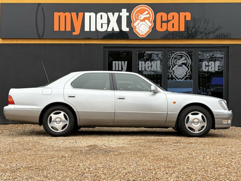 Lexus LS Saloon Green #12