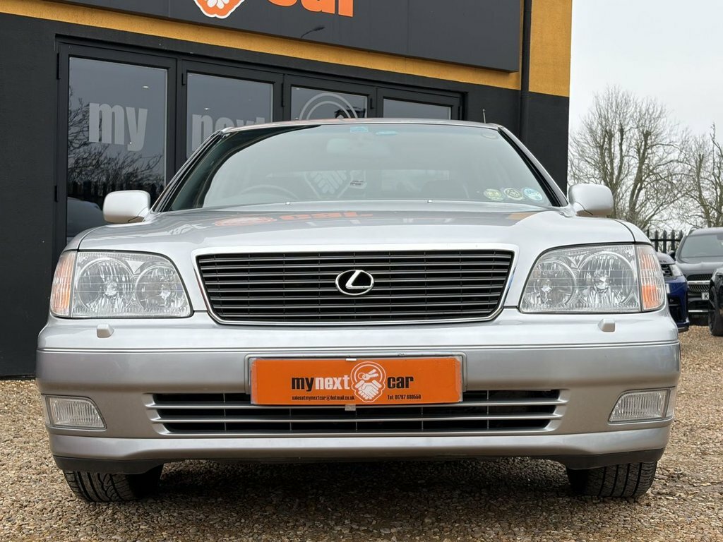 Lexus LS Saloon Green #3