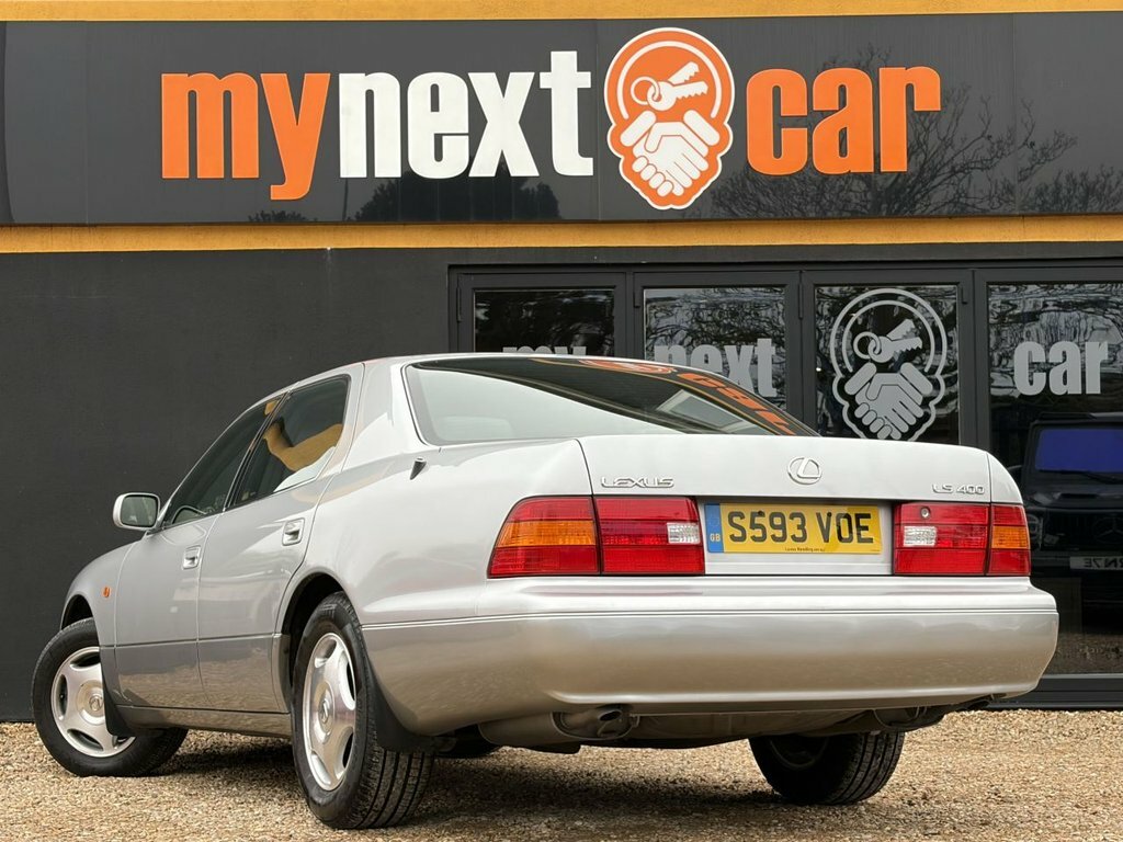 Lexus LS Saloon Green #8