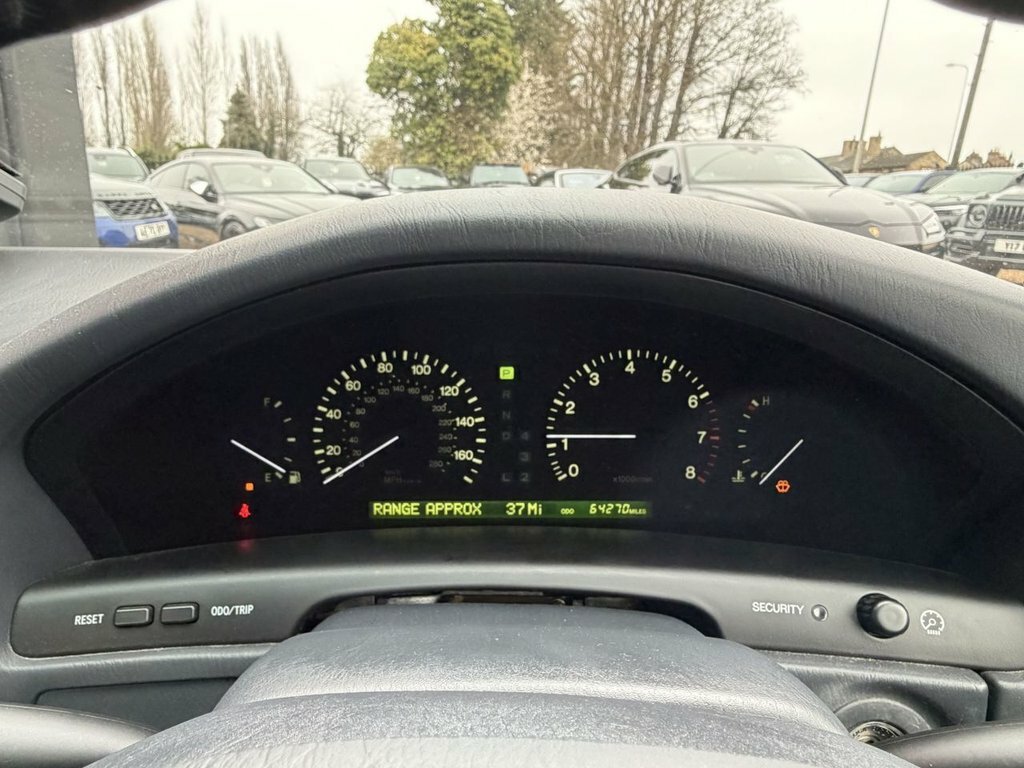Lexus LS Saloon Green #16
