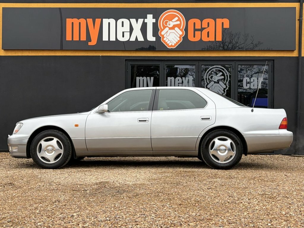 Lexus LS Saloon Green #6