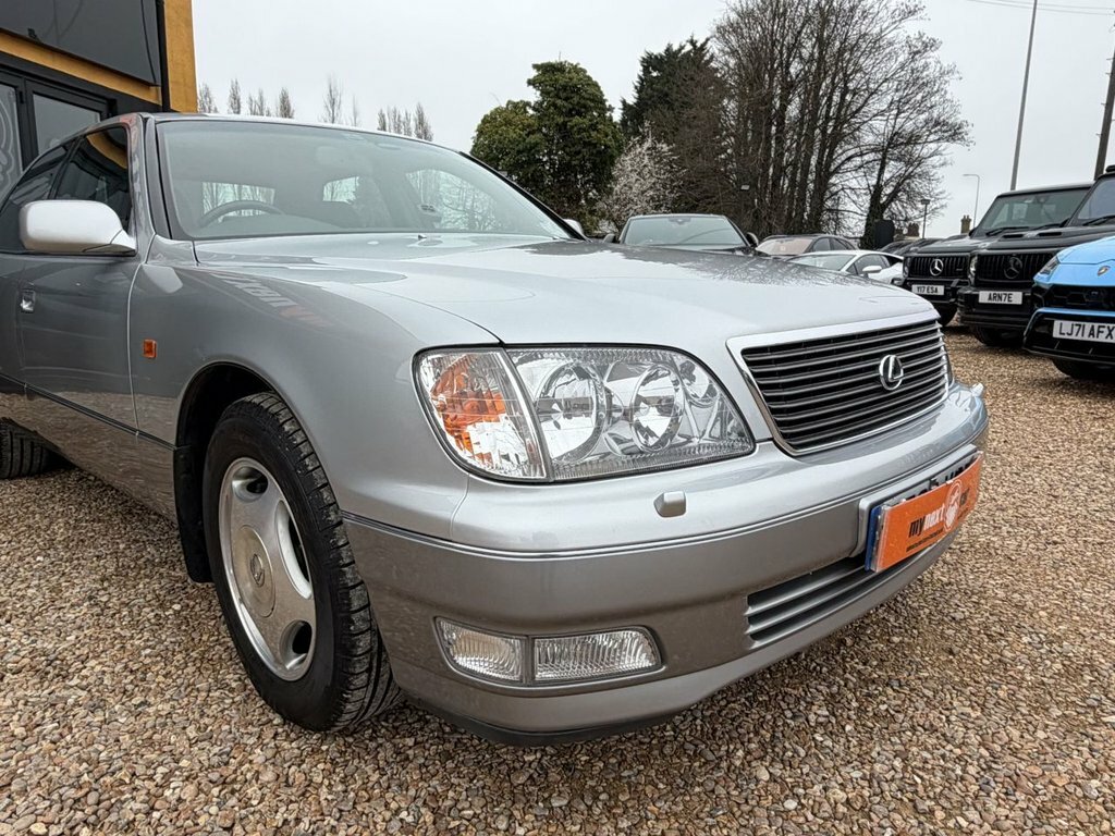 Lexus LS Saloon Green #2