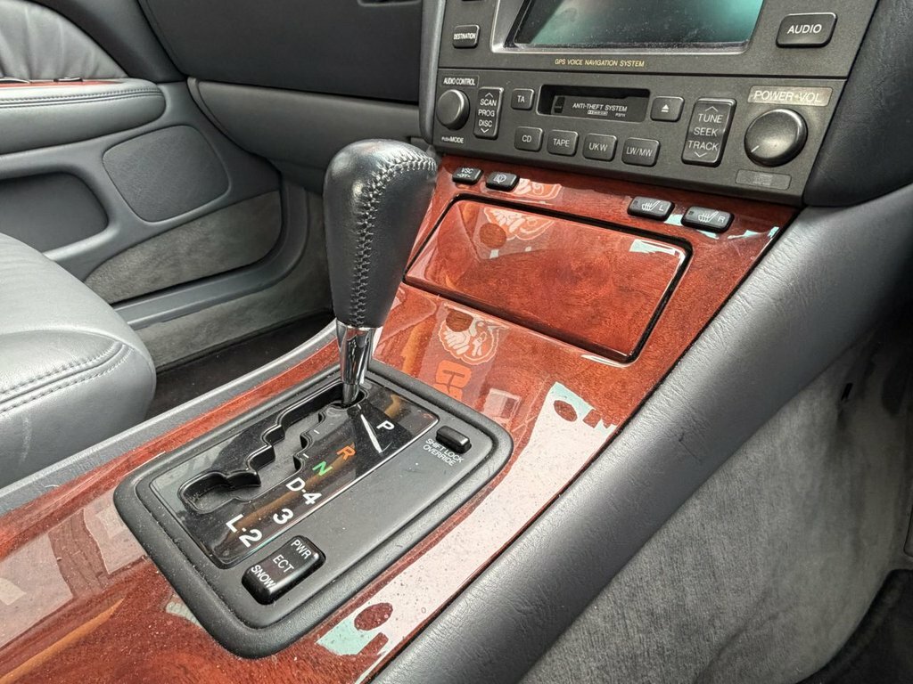 Lexus LS Saloon Green #17