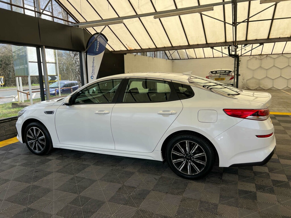 Kia Optima Saloon MXZ4834 White #5