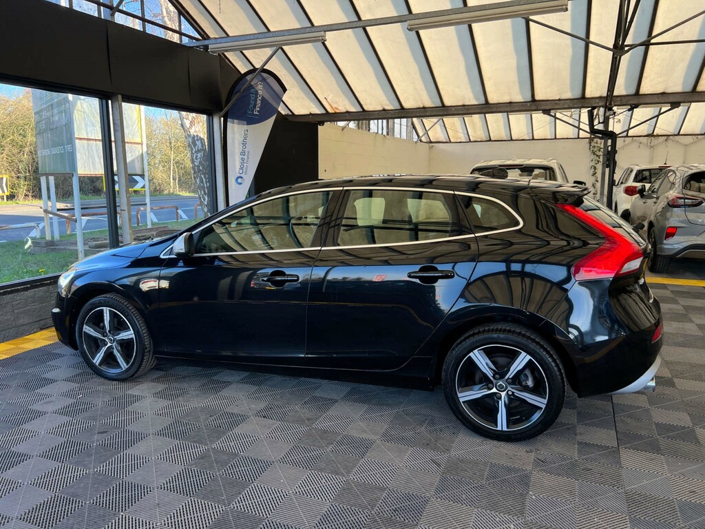 Volvo V40 Hatchback YY67ODB Black #5
