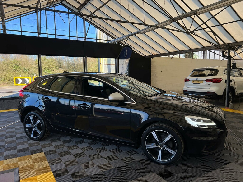 Volvo V40 Hatchback YY67ODB Black #2