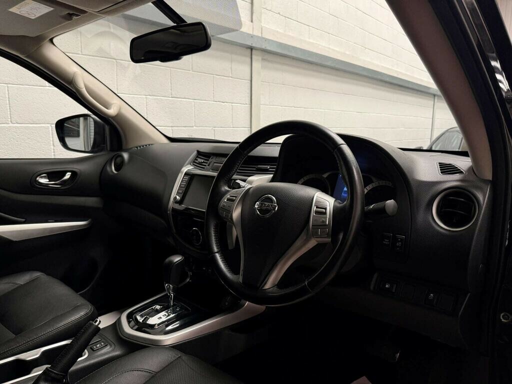 Nissan Navara 2.3 Dci Tekna 2019 EJ69UML Black #6
