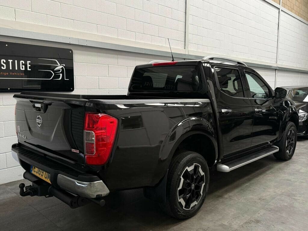 Nissan Navara 2.3 Dci Tekna 2019 EJ69UML Black #4