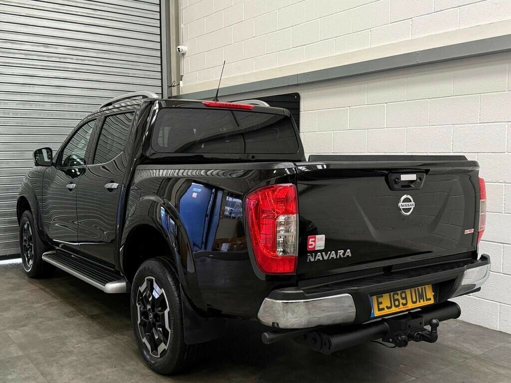 Nissan Navara 2.3 Dci Tekna 2019 EJ69UML Black #3