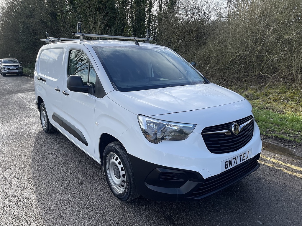 Vauxhall Combo 1.5 Turbo D 2300 Edition L2 H1 Euro 6 BN71TEJ White #4