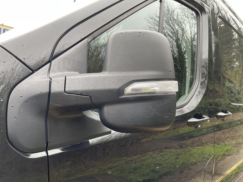 Maxus eDeliver 9 Mpv White #25