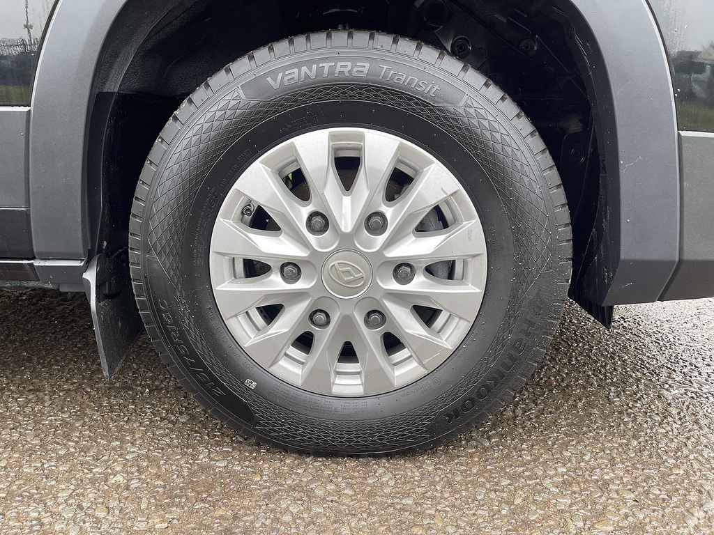 Maxus eDeliver 9 Mpv White #40