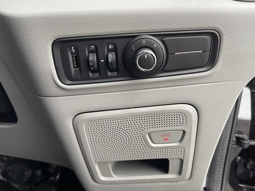 Maxus eDeliver 9 Mpv White #34
