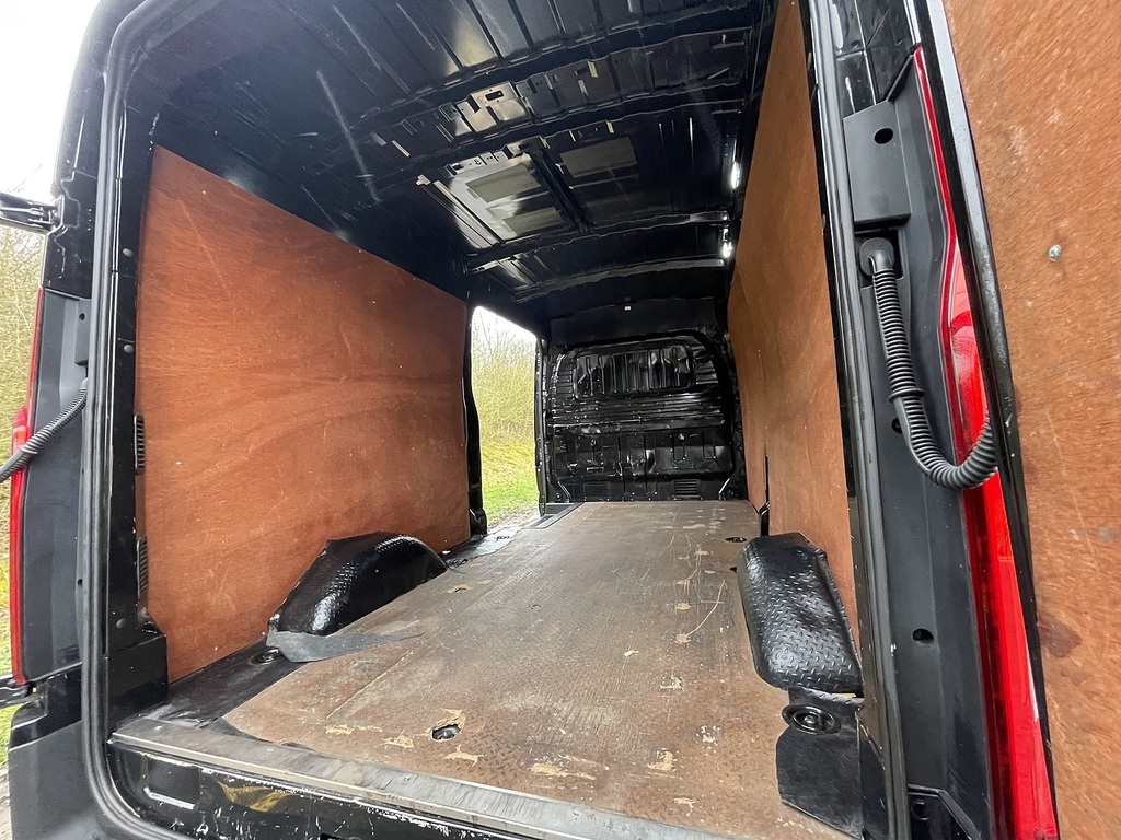 Maxus eDeliver 9 Mpv White #17