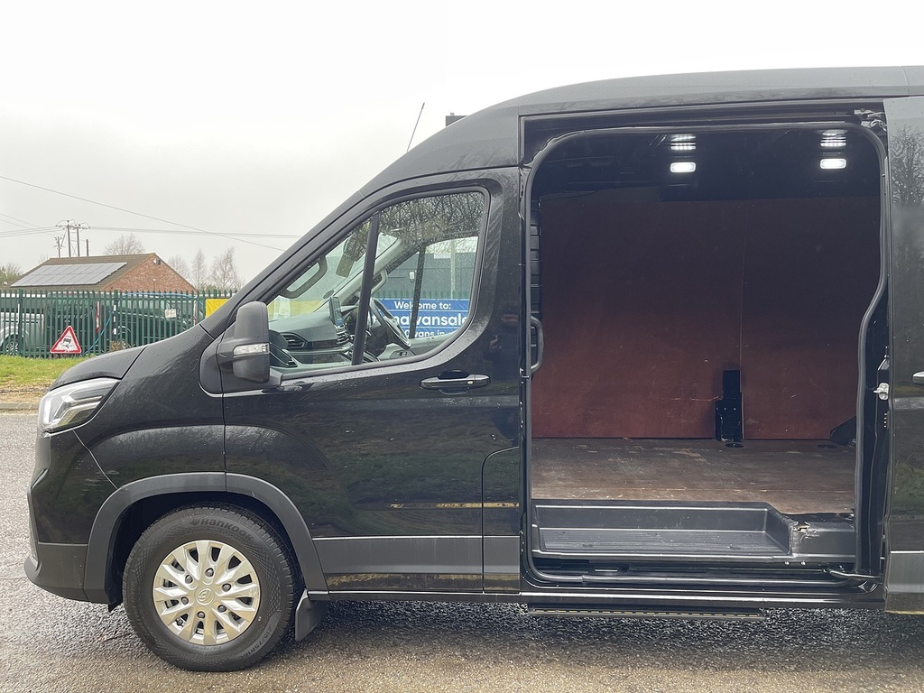 Maxus eDeliver 9 Mpv White #20