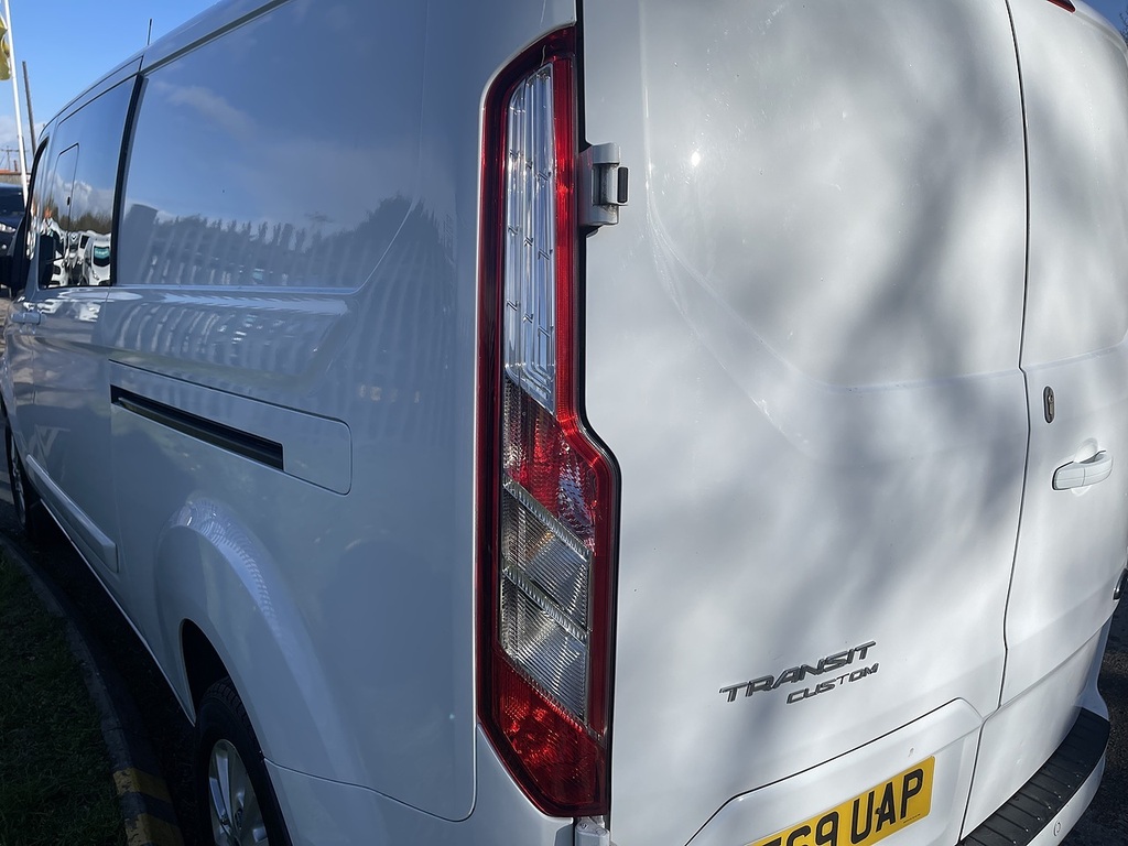 Ford Transit Custom 2.0 320 Ecoblue Limited Crew Van L2 H1 Euro 6 Ss BT69UAP White #6