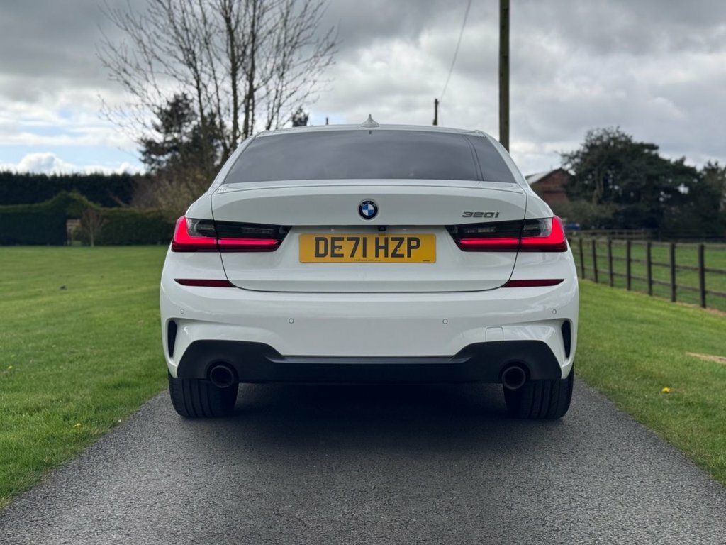 BMW 3 Series 2L M Sport DE71HZP White #5