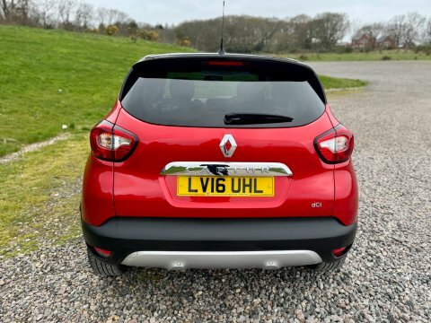 Renault Captur Signature Nav Dci Red #4