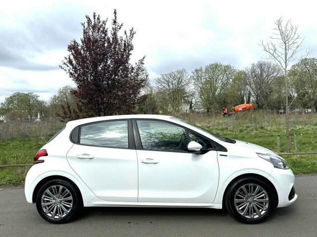 Peugeot 208 1.2 Puretech Signature Hatchback OU68WMZ White #6