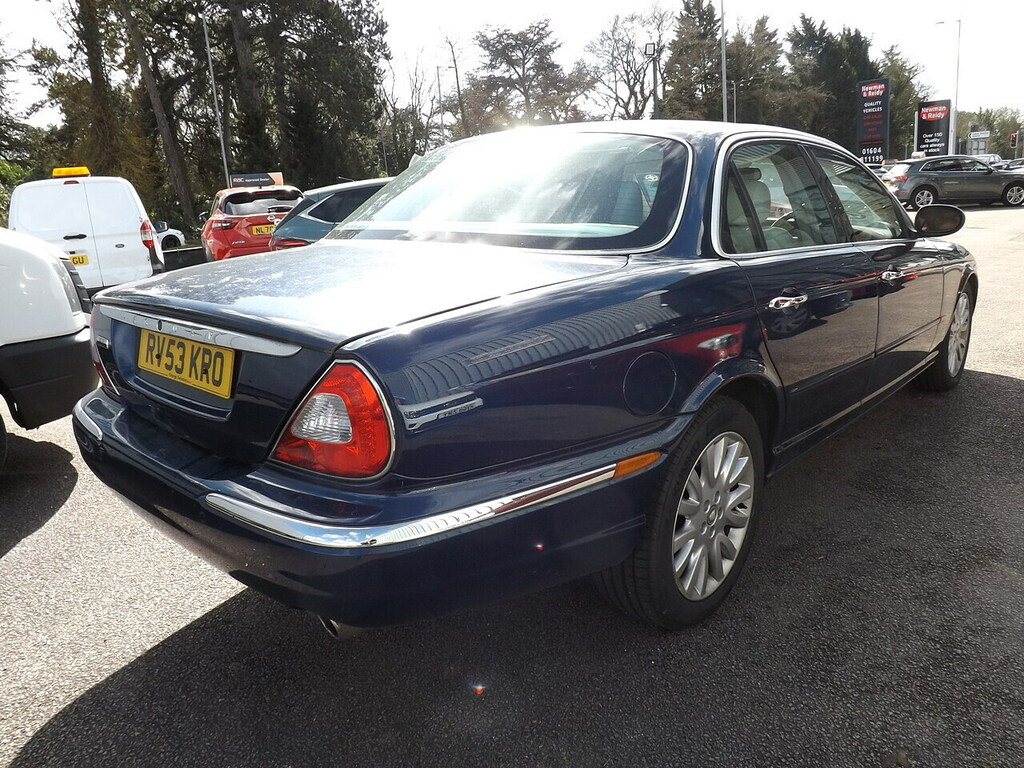 Jaguar XJ Super V8 Silver #17