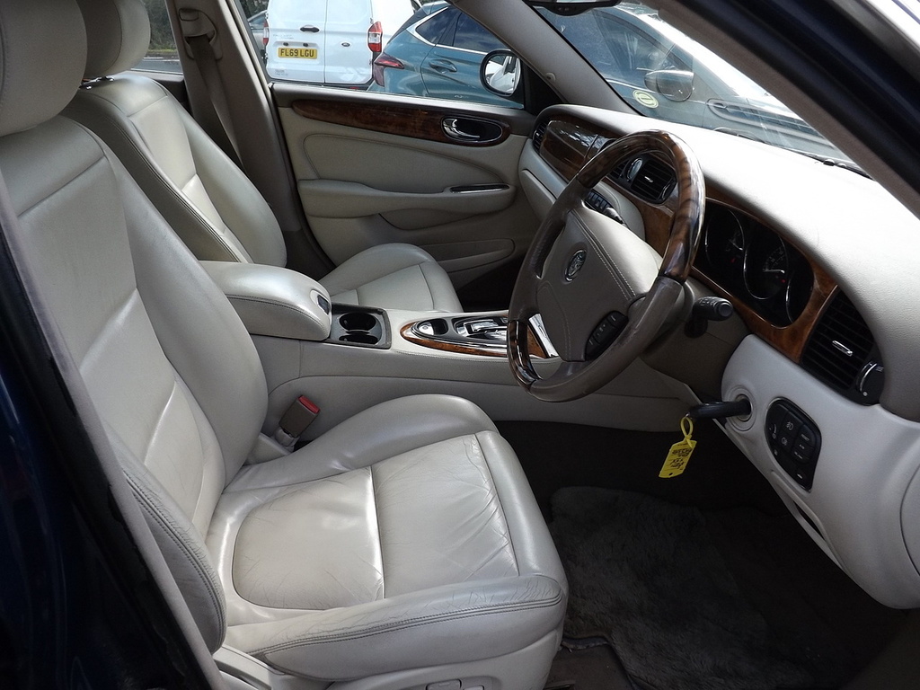 Jaguar XJ Super V8 Silver #12