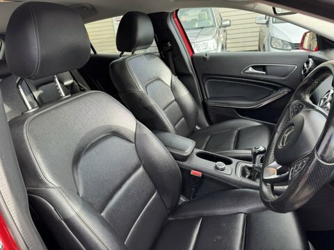 Mercedes-Benz GLA Class Gla 200 D MW17AAX Red #3