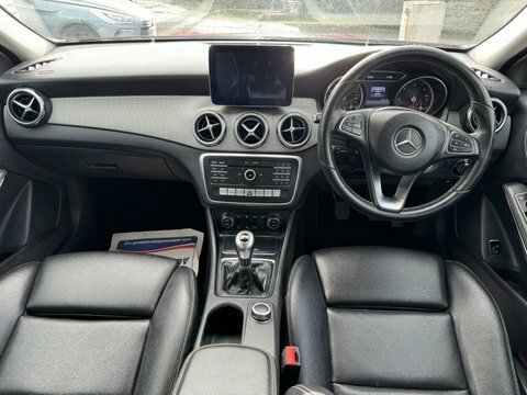 Mercedes-Benz GLA Class Gla 200 D MW17AAX Red #2