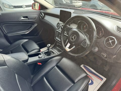 Mercedes-Benz GLA Class Gla 200 D Red