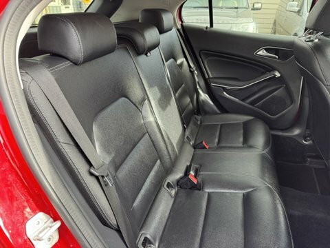 Mercedes-Benz GLA Class Gla 200 D MW17AAX Red #6
