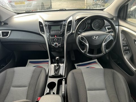 Hyundai I30 Crdi Active White #2