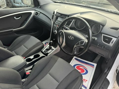 Hyundai I30 Crdi Active White #3