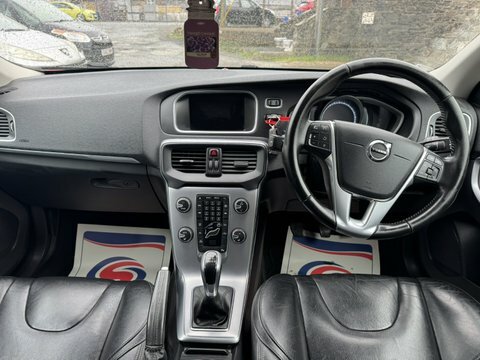 Volvo V40 D2 Inscription Red