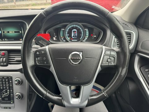 Volvo V40 D2 Inscription KS16WDW Red #3