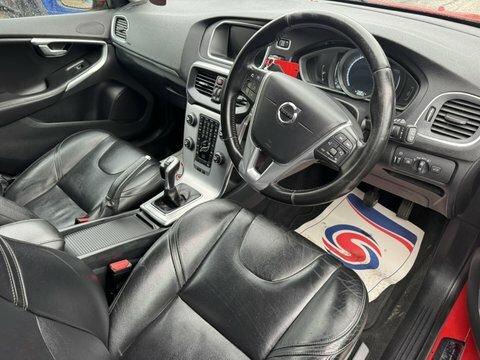 Volvo V40 D2 Inscription KS16WDW Red #2