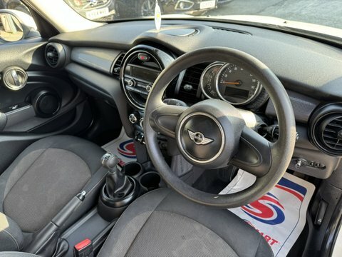 Mini Hatch Cooper D DL65LZT White #2
