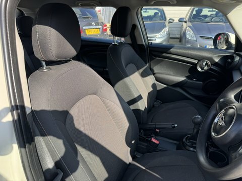 Mini Hatch Cooper D DL65LZT White #3