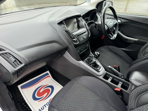 Ford Focus Zetec Tdci LF66DXT White #6