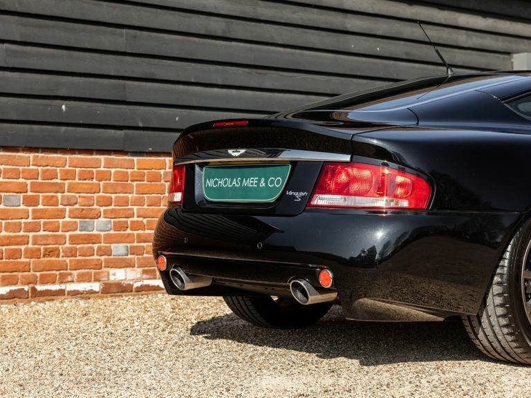 Aston Martin Vanquish S Black #45