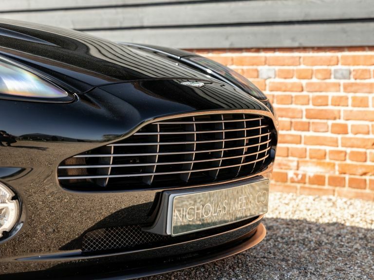 Aston Martin Vanquish S Black #17