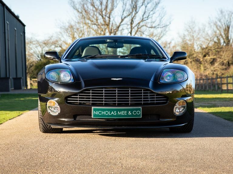 Aston Martin Vanquish S Black #32