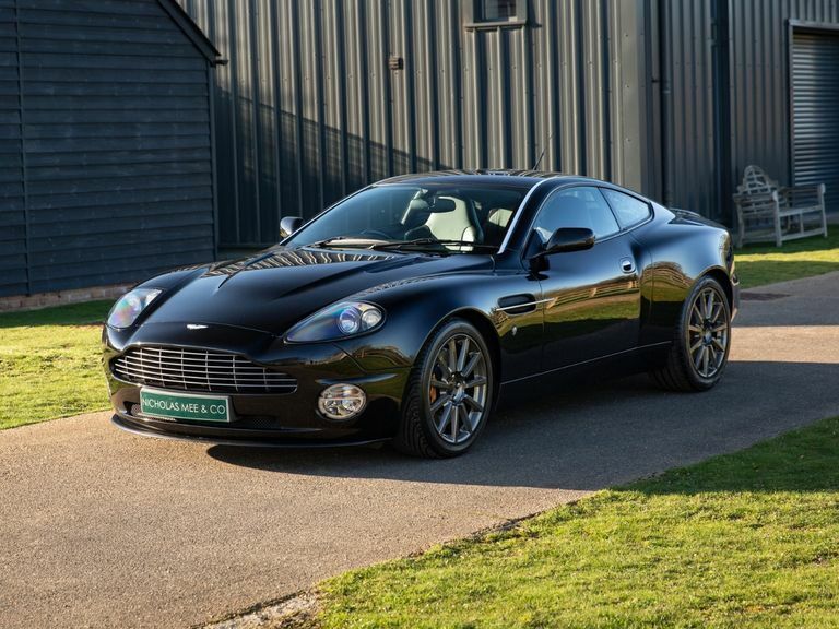 Aston Martin Vanquish S Black