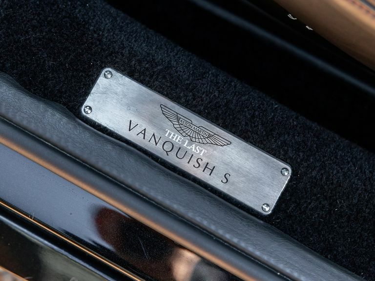 Aston Martin Vanquish S Black #13