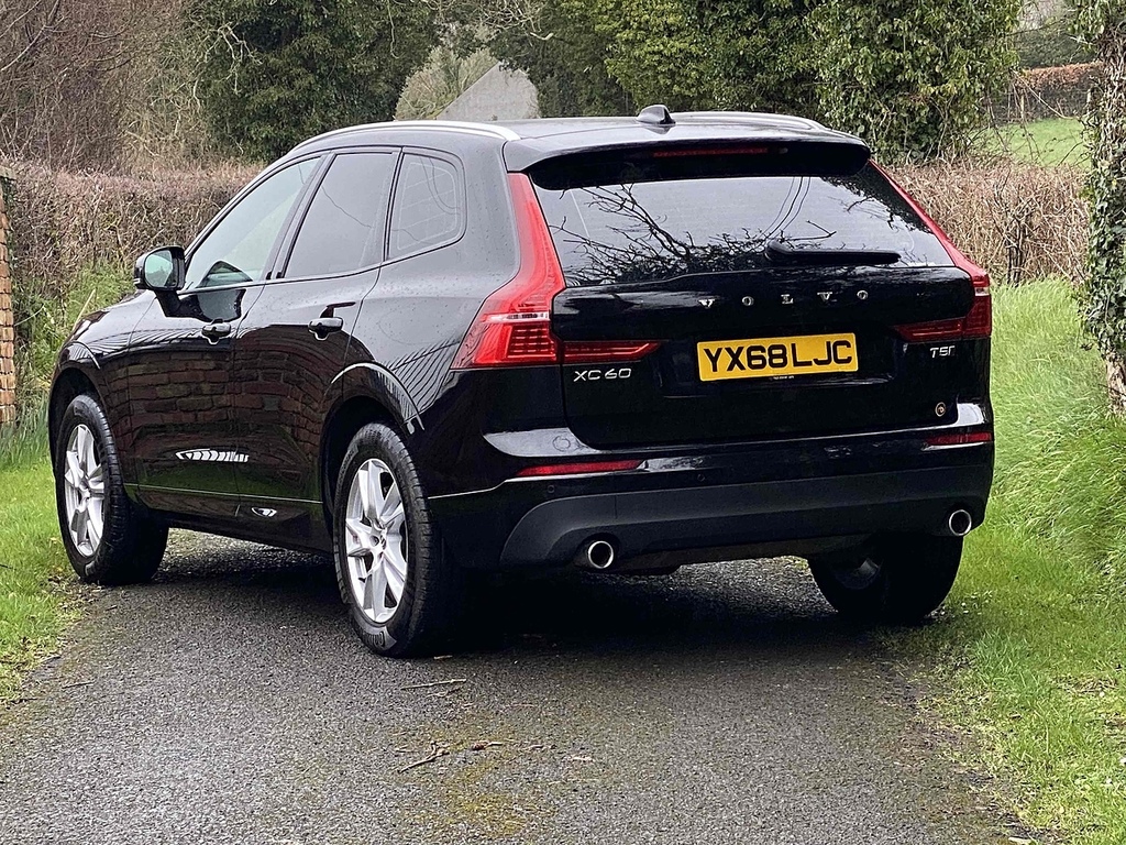 Volvo XC60 T5 Momentum YX68LJC Black #5