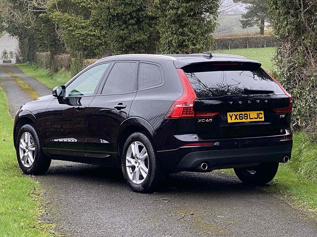 Volvo XC60 T5 Momentum YX68LJC Black #6