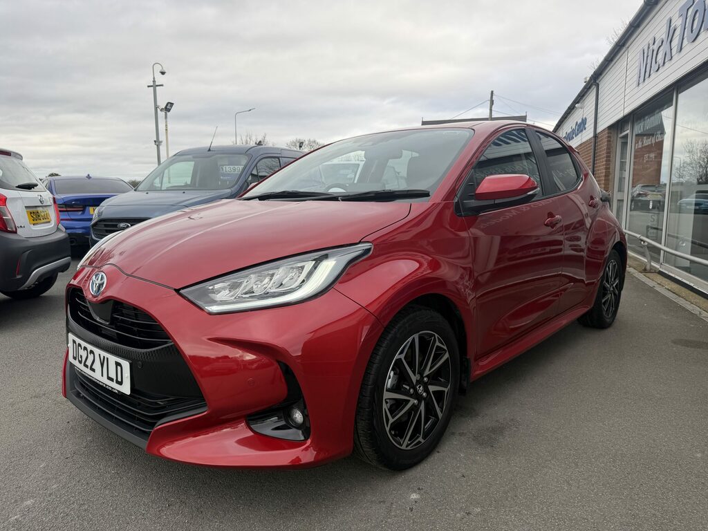 Toyota Yaris Hybrid DG22YLD Red #4