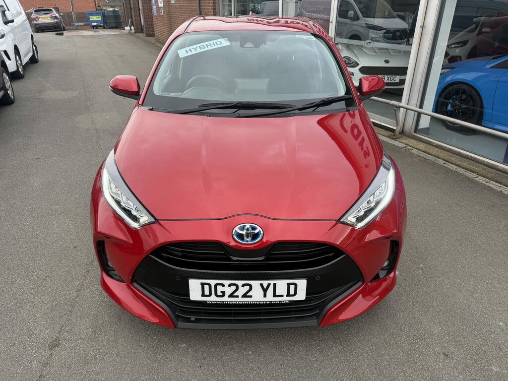 Toyota Yaris Hybrid DG22YLD Red #3