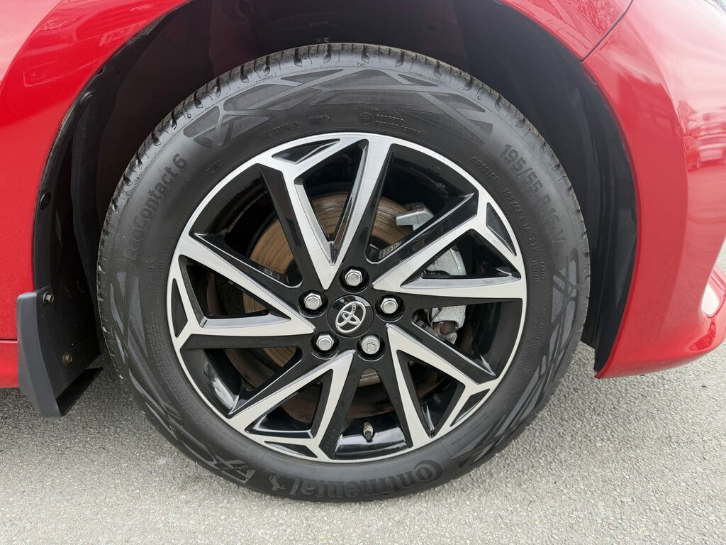 Toyota Yaris Hybrid DG22YLD Red #5