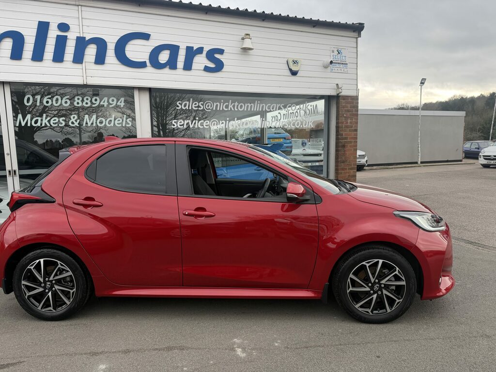 Toyota Yaris Hybrid DG22YLD Red #6
