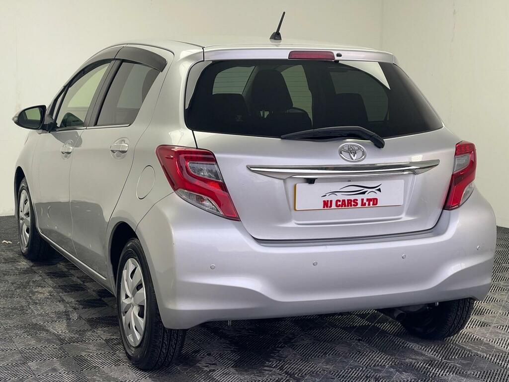 Toyota Yaris 1.33 Dual Vvt-i Icon Hatchback Multidri LJ16OZX Silver #4