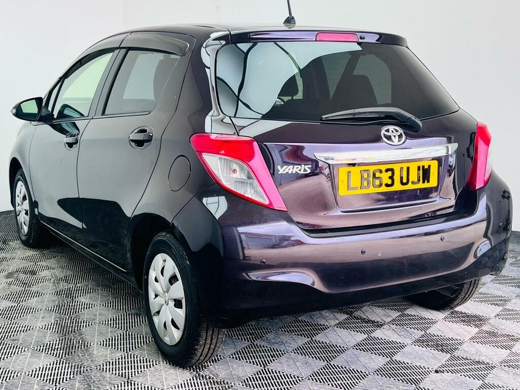 Toyota Yaris 1.33 Dual Vvt-i Tr Multidrive S Euro 5 20136 LB63UJW Purple #4